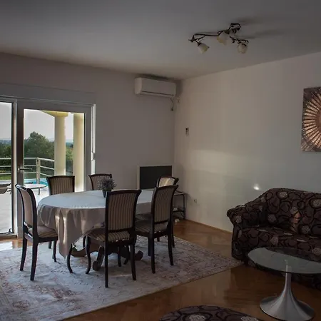 ロッジ Dubis House