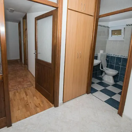 Dubis House *