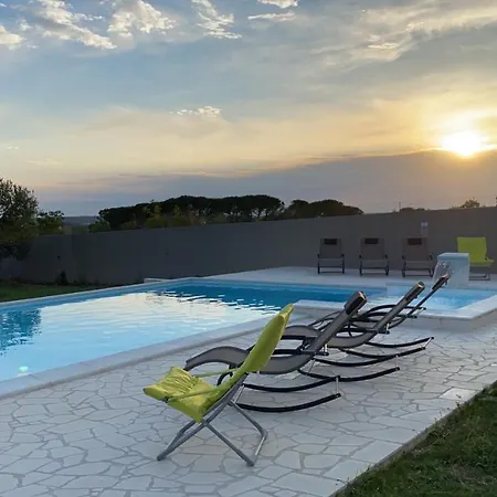 بيت خشبي Dubis House *