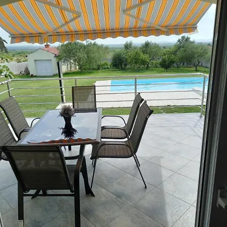 بيت خشبي Dubis House